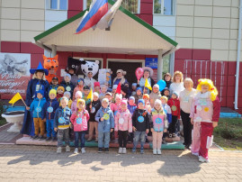 «4D: дети, движение, дружба, двор» «4D: дети, движение, дружба, двор».
